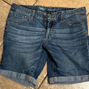 Bermuda blue jeans